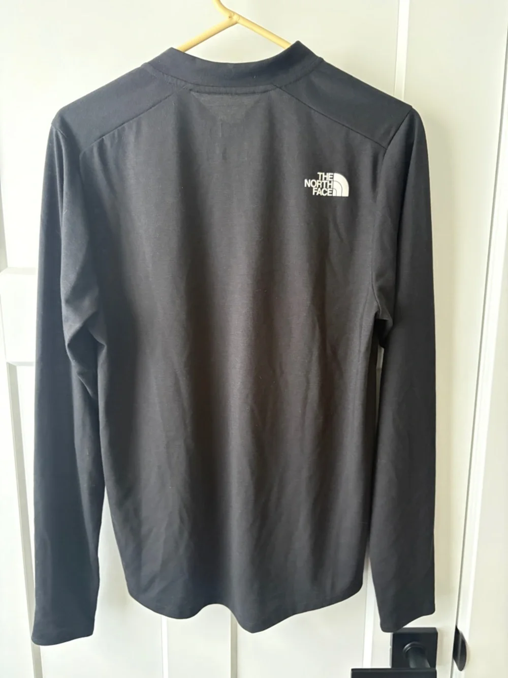 The North Face lightweight black long sleeve quarter zip shirt Men’s Small